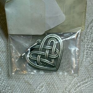 Pewter Celtic Heart Zipper Pull - Interlocking Knot Charm for Jacket Bag J16806